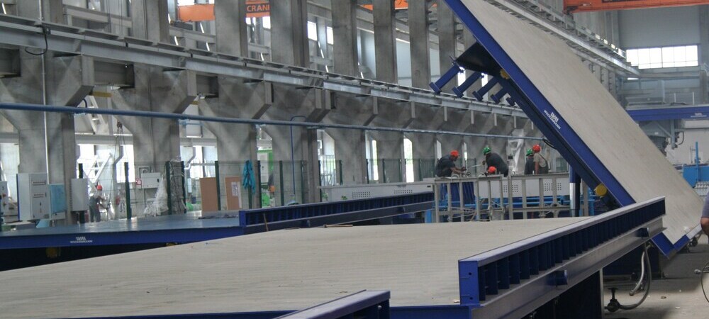 Production of reinforced concrete With lifting tables